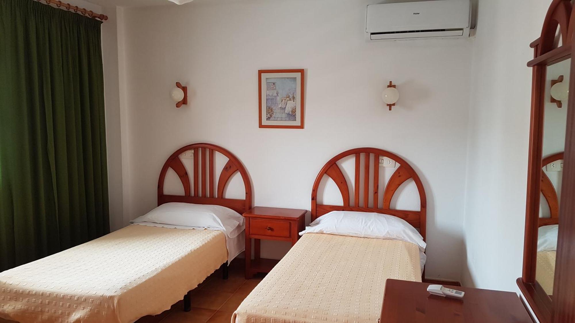 Apartamentos Vista Al Puerto Sant Antoni de Portmany Zewnętrze zdjęcie