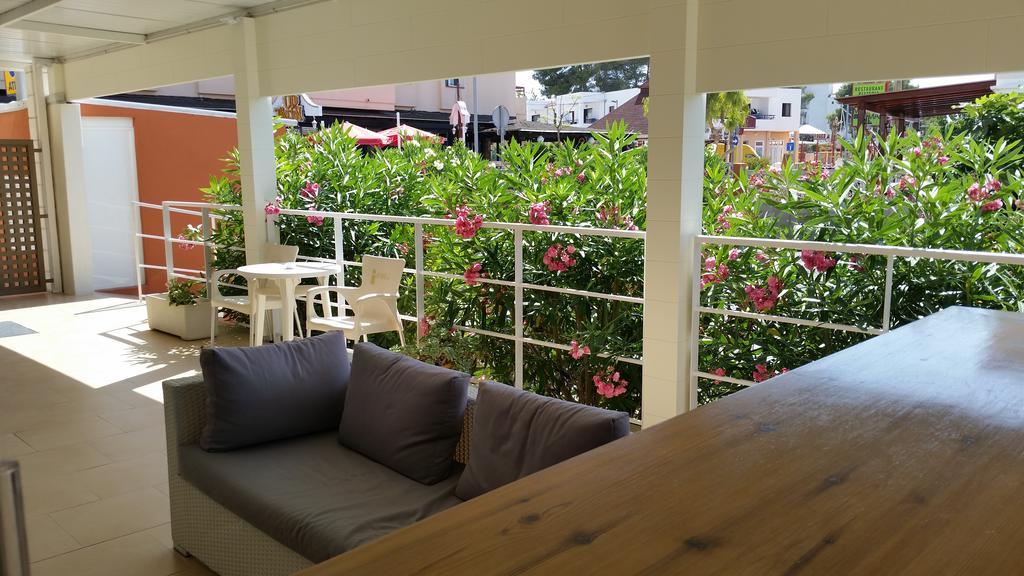 Apartamentos Vista Al Puerto Sant Antoni de Portmany Zewnętrze zdjęcie